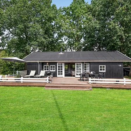 4 Bedroom Gorgeous In Rudkbing